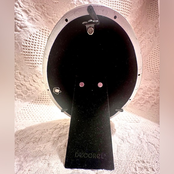 Vtg Decorel Heirloom 5 × 7
Oval Champagne Picture Frame… New - Picture 5 of 11